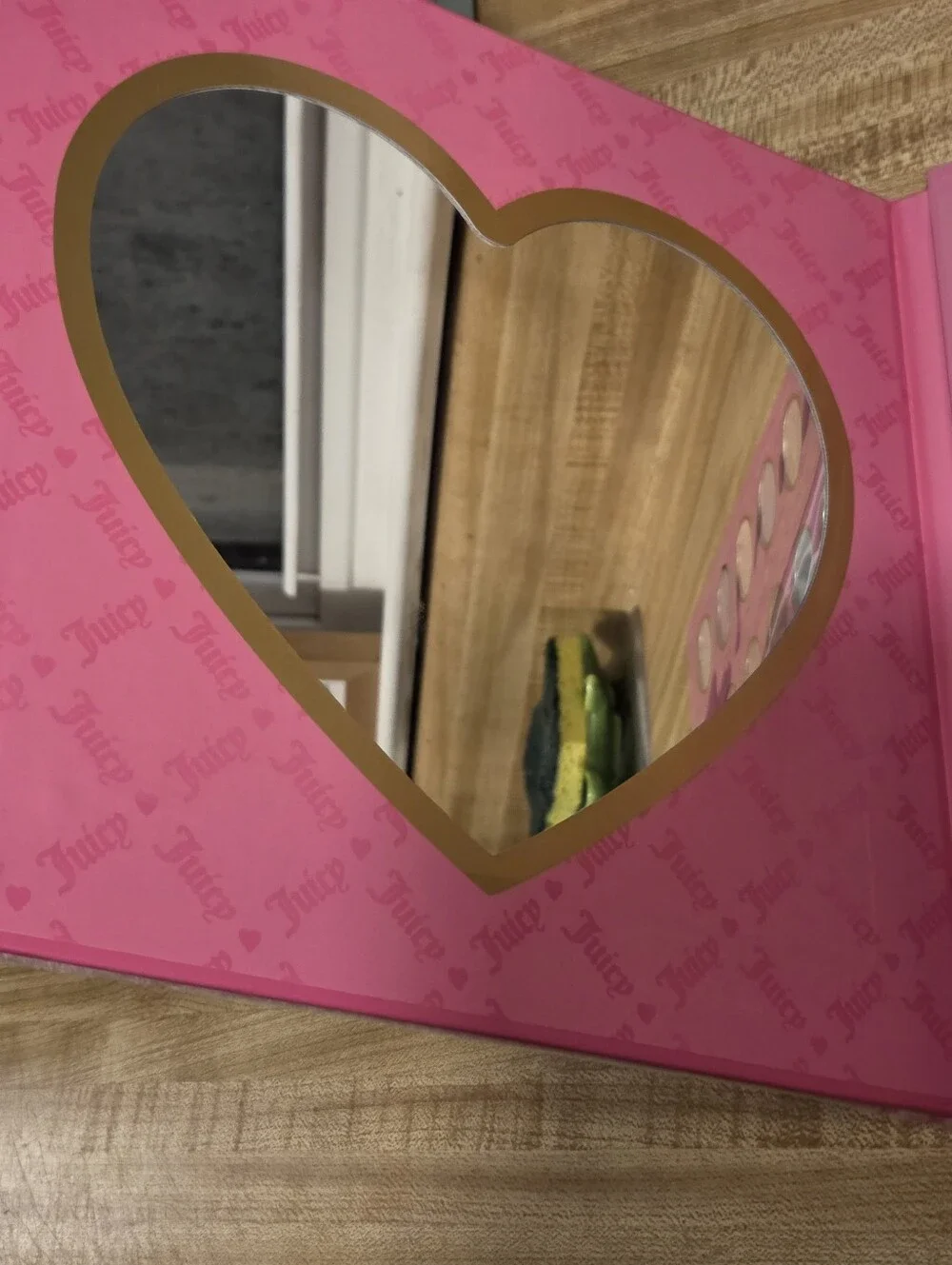 Juicy Couture NWT Velvet Makeup Pallette W/Mirror
